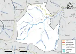 Carte en couleur présentant le réseau hydrographique de la commune