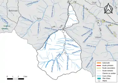 Carte en couleur présentant le réseau hydrographique de la commune