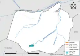 Carte en couleur présentant le réseau hydrographique de la commune