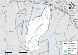 Carte en couleur présentant le réseau hydrographique de la commune