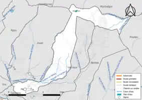 Carte en couleur présentant le réseau hydrographique de la commune