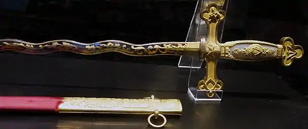 photo en couleur d'une épée du XVIIIe siècle