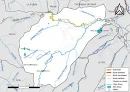 Carte en couleur présentant le réseau hydrographique de la commune