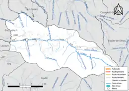 Carte en couleur présentant le réseau hydrographique de la commune