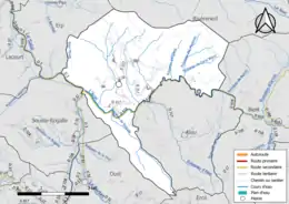 Carte en couleur présentant le réseau hydrographique de la commune