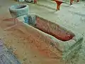 Le sarcophage censé être celui de saint Gildas dans la chapelle Saint-Gildas de Carnoët.