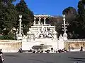 Éléments néoclassiques de la muraille monumentale, Piazza del Popolo