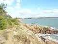 Les falaises et le sentier littoral (GR 34) entre le rocher « Doigt de Dieu » et Port Manec'h.