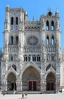 Façade de la cathédrale Notre-Dame d'Amiens (XIIIe siècle)  Classée MH (1862) -  Patrimoine mondial (1981).