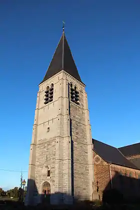 Tour du XVe siècle de l'église Saint-Pierre à Béclers