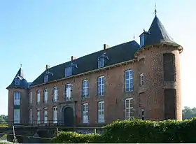 Château de l'Estriverie : château et dépendances (façades et toitures) et pont surplombant les douves (M) et parc (S)