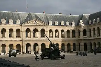 Fête de la Sainte-Barbe dans la cour d'honneur de l'hôtel des Invalides.