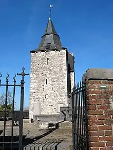 photo couleur de la tour de l'église