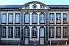 Façade du lycée royal Marguerite Bervoets donnant sur la rue d'Enghien