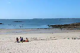 La plage de Locqueltas.