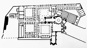 Cloîtres gothiques (en gris).