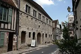 La Grange aux Dîmes sise rue Sain-Jean dans la ville haute.