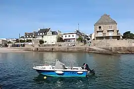 Le petit port de Toulhars : le quai de l'embarcadère.