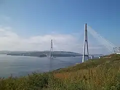 Pont de l'île Rousski traversant le bosphore oriental.