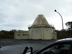 Bâtiment du CTS en friche, une antenne (PB2 puis PB10) surmontait ce bâtiment auparavant.