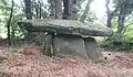 Dolmen situé à environ 500 mètres à l'est de la chapelle de Kérinec.