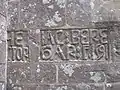 Chapelle Saint-Vendal : inscription sur un mur extérieur.