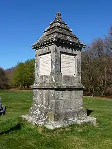 Monument en granit en l'honneur de Jacques-Gabriel Bulliot.