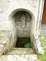 Pleyben : la fontaine de la chapelle de la Madeleine (encastrée dans sa façade).