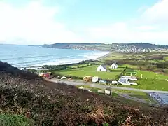 La plage de Trez Bellec ; à l'arrière-plan le Ménez Caon et la pointe de Pen ar Vir.