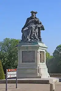 Monument à François Rabelais (1882), Chinon.