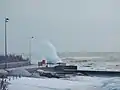 La tempête du 1er février 2014 à la pointe de Mousterlin : vagues submergeant la route côtière 1.