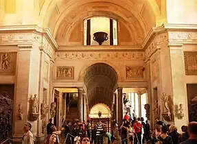 Salle en croix grecque, sortie du musée Pio Clementino.