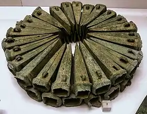 Haches à douille du dépôt de Quélenesse en Cléguérec trouvées en 1970 (Musée de préhistoire de Carnac).