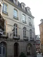 Hôtel Saint-GeorgesFaçades sur rue, toiture, boiseries anciennes du 1er étage et escalier