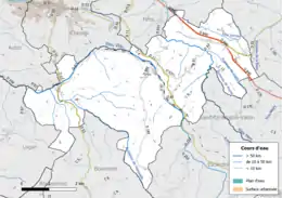 Carte en couleur présentant les réseaux hydrographique de la commune