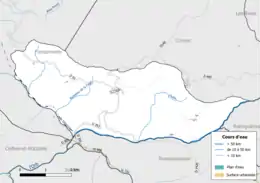 Carte en couleur présentant le réseau hydrographique de la commune