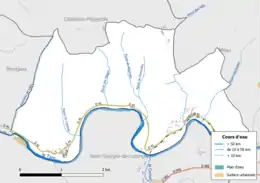 Carte en couleur présentant le réseau hydrographique de la commune