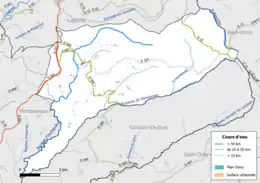 Carte en couleur présentant le réseau hydrographique de la commune