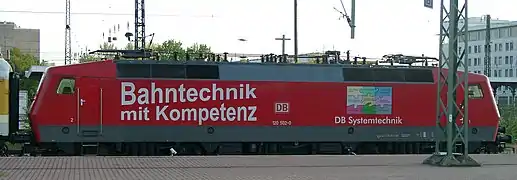 Une 120 (DB Systemtechnik) pendant l'été 2006 à Dresden-Hbf