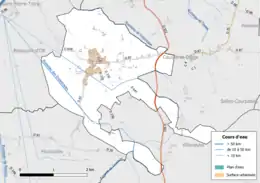 Carte en couleur présentant le réseau hydrographique de la commune