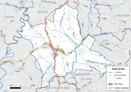 Carte en couleur présentant le réseau hydrographique de la commune