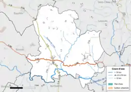 Carte en couleur présentant le réseau hydrographique de la commune