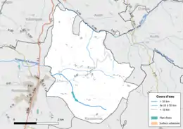 Carte en couleur présentant le réseau hydrographique de la commune