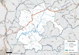 Carte en couleur présentant le réseau hydrographique de la commune