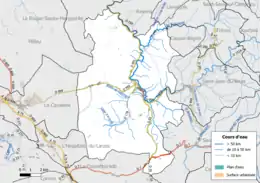 Carte en couleur présentant le réseau hydrographique de la commune