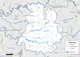 Carte en couleur présentant le réseau hydrographique de la commune