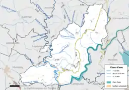 Carte en couleur présentant le réseau hydrographique de la commune