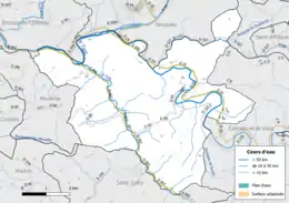 Carte en couleur présentant le réseau hydrographique de la commune