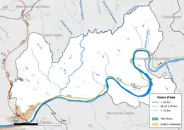 Carte en couleur présentant le réseau hydrographique de la commune