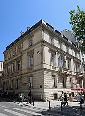 L'hôtel particulier, 2 rue Balzac à Paris.